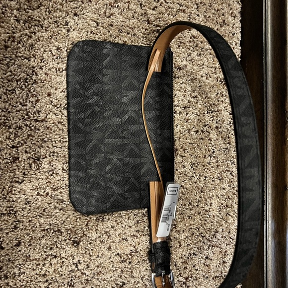 Michael Kors Fanny Bag (Small) - Picture 5 of 6